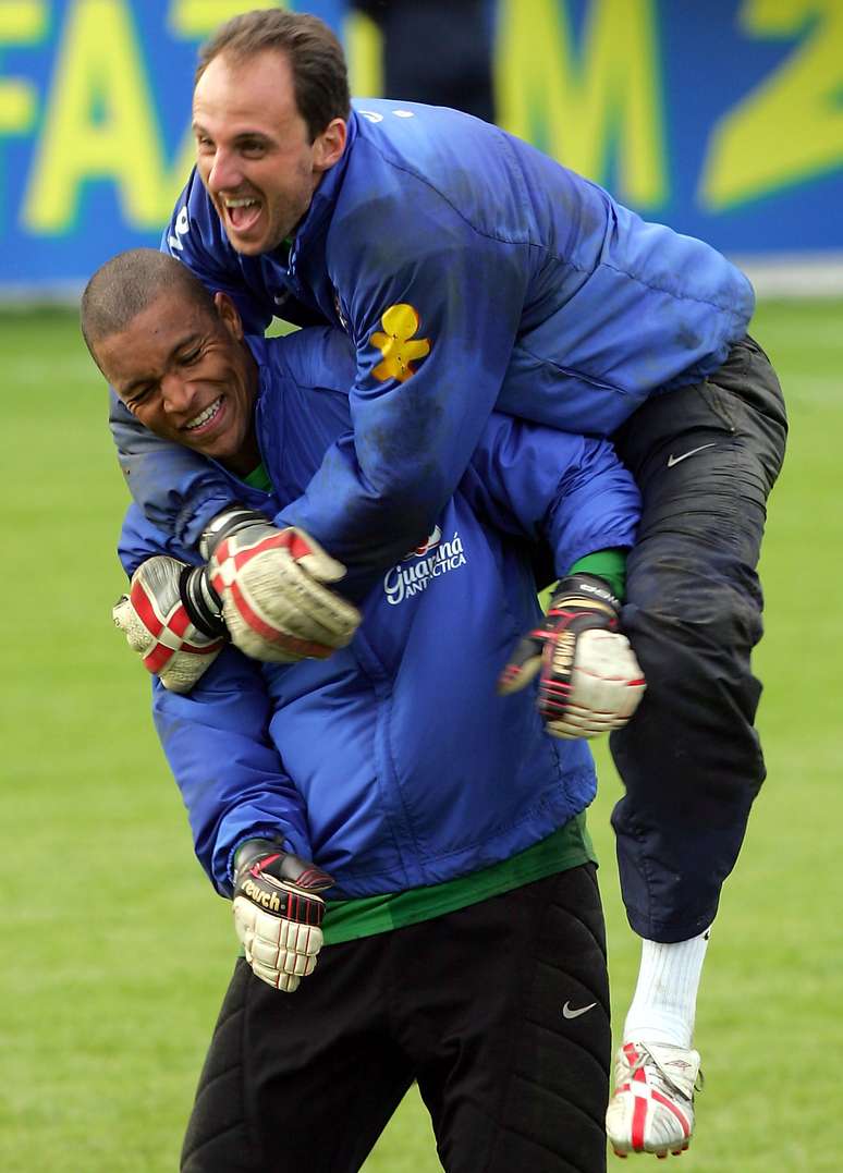Dida e Rog&eacute;rio Ceni brincam durante a Copa do Mundo de 2006