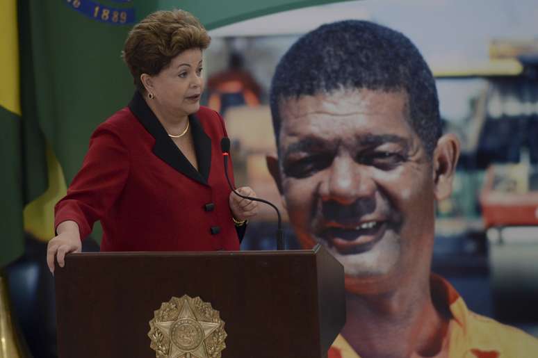 Dilma discursa durante evento do Programa de Aceleração do Crescimento (PAC 2)