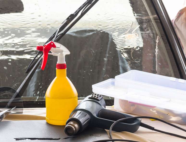 A aplicação da película só deve ser instalada por profissionais para evitar danos na instalação