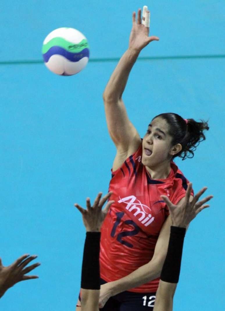 <p>A ponteira ficou 1 ano e tr&ecirc;s meses sem jogar por causa de um tumor na canela</p>