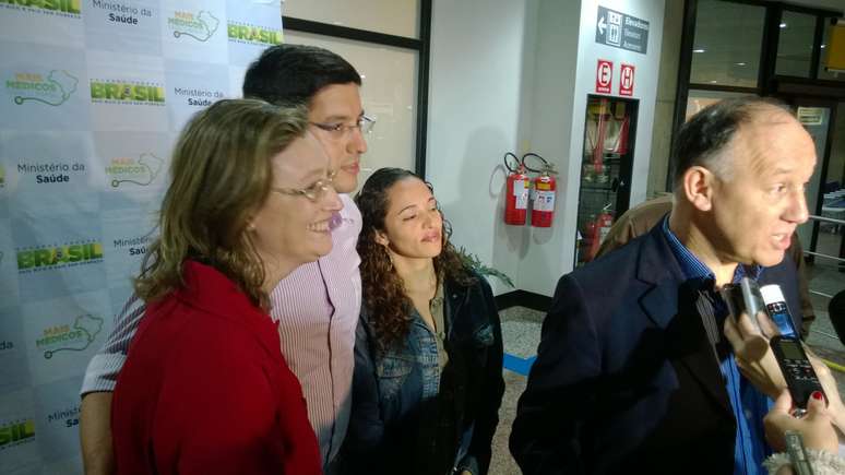 Médicos estrangeiros inscritos na segunda fase do programa Mais Médicos começaram a chegar na manhã deste sábado em Porto Alegre (RS)