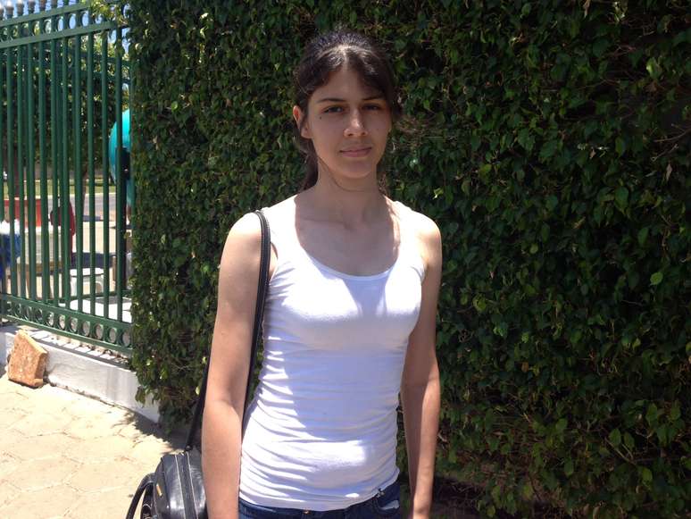 A estudante Carolina Cavalcanti, 16 anos, não contava com a alteração do horário do transporte público no fim de semana e perdeu a prova