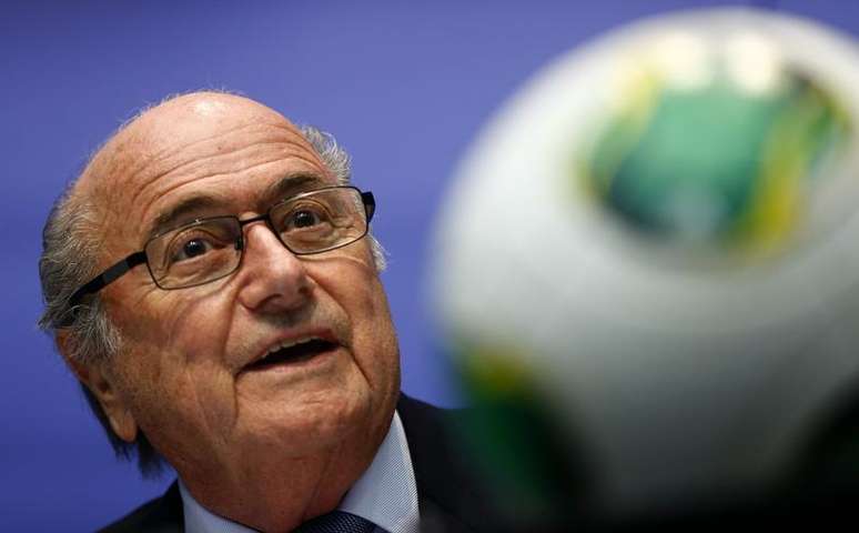 <p>Presidente da Fifa rebateu com ironia a ideia de Platini de expandir a Copa do Mundo</p>