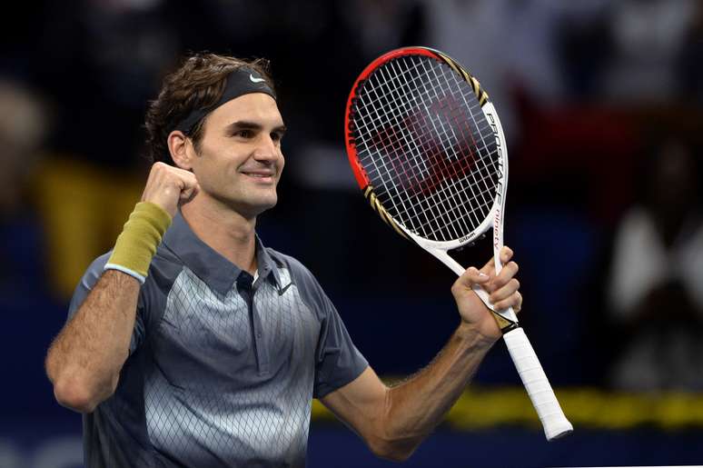 <p>Federer comemora difícil vitória em casa</p>