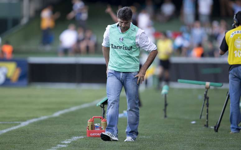 <p>Cheio de desfalques na frente, Renato Gaúcho deve escalar só um atacante contra o Atlético-PR</p>