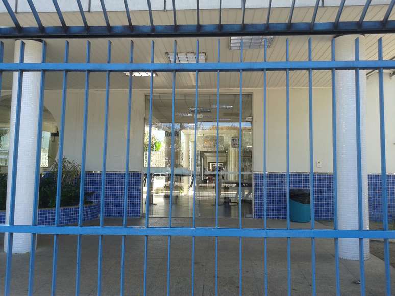 <p>Port&otilde;es foram fechados pontualmente &agrave;s 13h no Ifes&nbsp;e um estudante foi proibido de entrar</p>