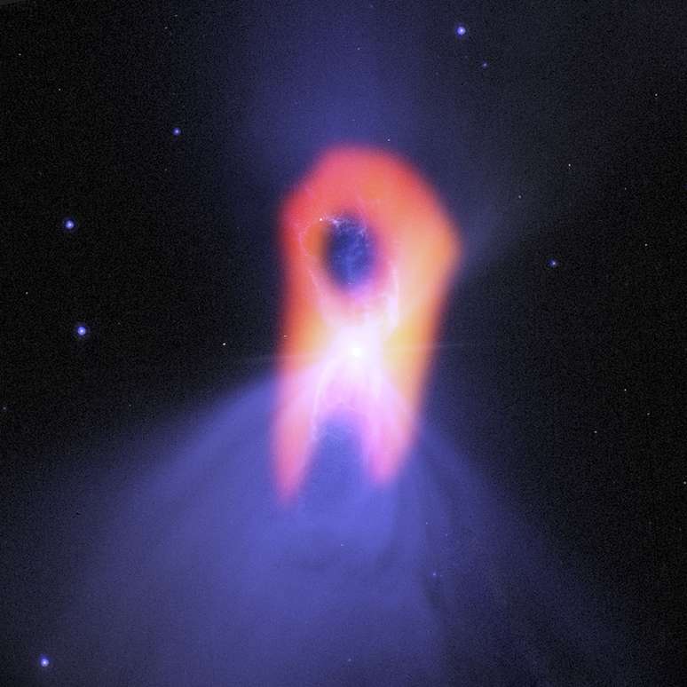 <p>Nebulosa do Bumerangue, objeto que fica apenas 1ºC acima do zero absoluto, foi registrado por telescópio</p>