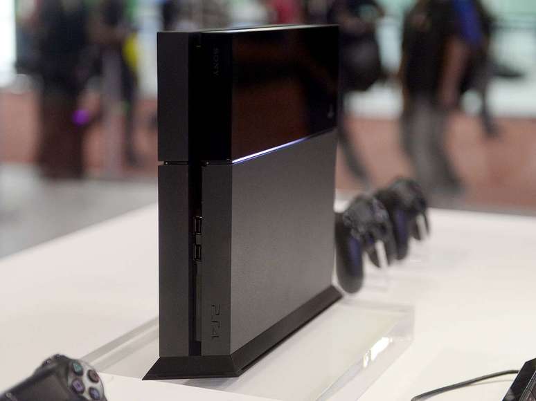 <p>O Playstation 4 superou a marca de 7 milhões de unidades vendidas mundialmente nesta quarta-feira (16)</p>