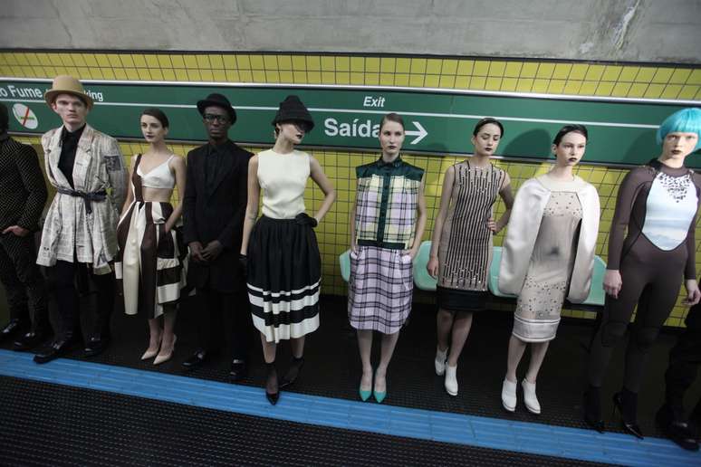 <p>Um desfile na linha verde do metrô marcou o início da edição de inverno 2014 do São Paulo Fashion Week</p>