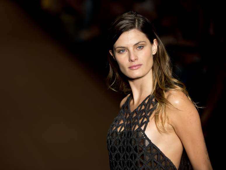 <p>Isabelli Fontana durante desfile de Tufi Duek no SPFW</p>