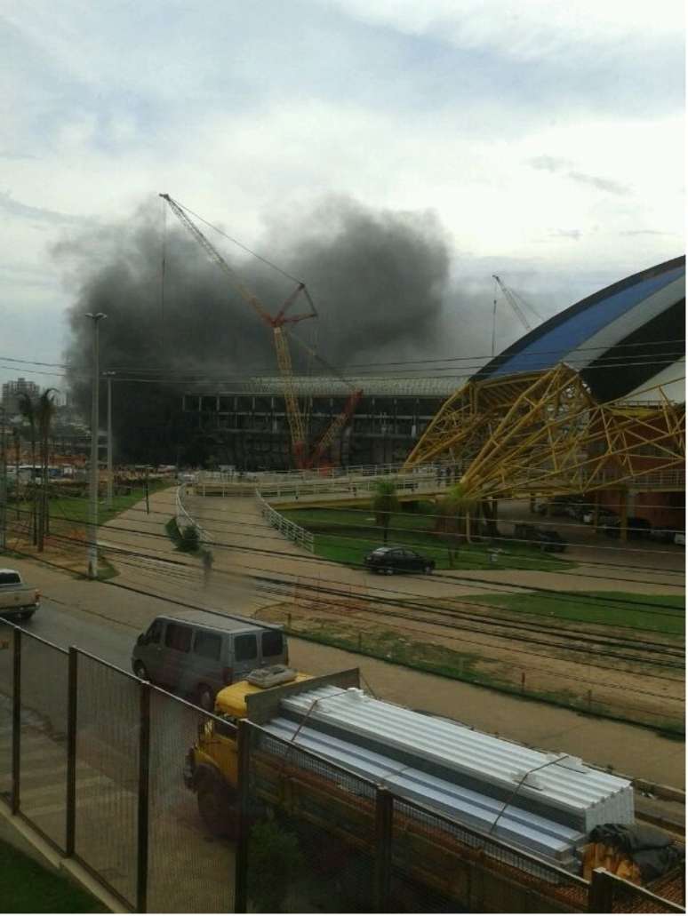 <p>Incêndio atingiu as obras da Arena Pantanal em outubro</p>