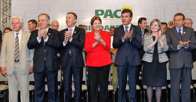 Dilma anunciou investimentos de R$ 5,3 bilhões em Curitiba. Destes, R$ 4,56 bilhões serão destinados ao metrô