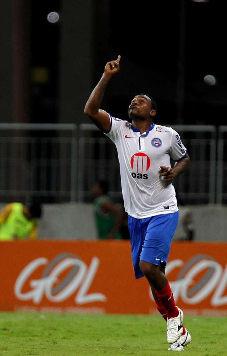 Atacante do Bahia acredita que mais 10 pontos podem ser suficientes para manter equipe na elite