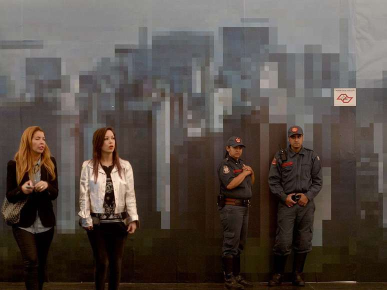 <p>Nos 15 mil metros quadrados montados dentro de um dos maiores parques da cidade de São Paulo é possível ver paredes de pixels que formam paisagens da capital paulista</p>