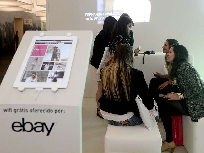 <p>Lançado em setembro no Brasil, o aplicativo "eBay Moda" marcou presença no SPFW com estande no Parque Villa-Lobos</p>