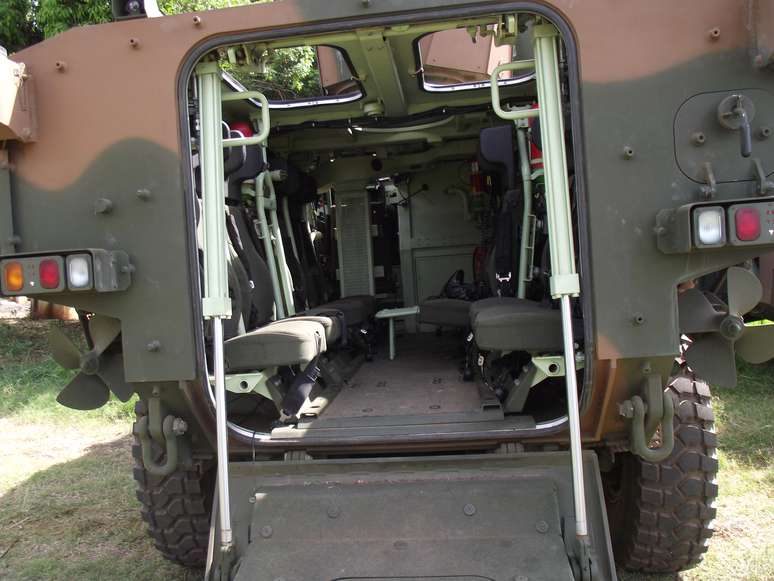 SP: militares testam blindado que pode ser levado à Missão de Paz