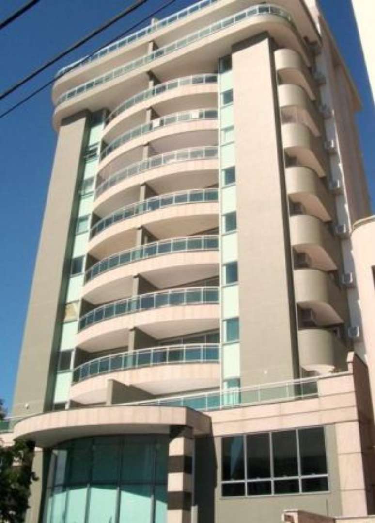 Prédio em Juiz de Fora (MG), onde um dos agentes fiscais tem um apartamento duplex