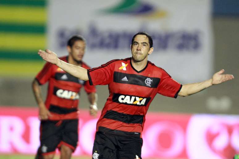 Chic&atilde;o marcou gola&ccedil;o em cobran&ccedil;a de falta no final do primeiro tempo