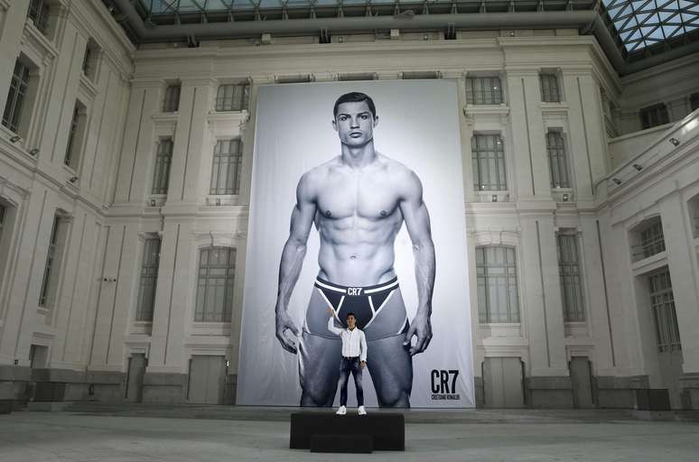 <p>Cristiano Ronaldo divide seu tempo entre os jogos e aúncios publicitários</p>