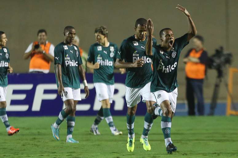 Vitor fez o gol do Goiás em finalização cruzada
