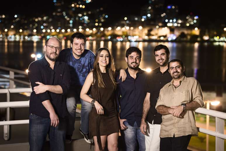 O grupo Casuarina e a cantora Roberta Sá se apresentam juntos no Rio nesta sexta-feira