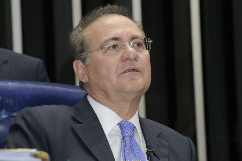 O presidente do Senado, Renan Calheiros (PMDB-AL), deixou para a próxima quarta-feira a votação da proposta