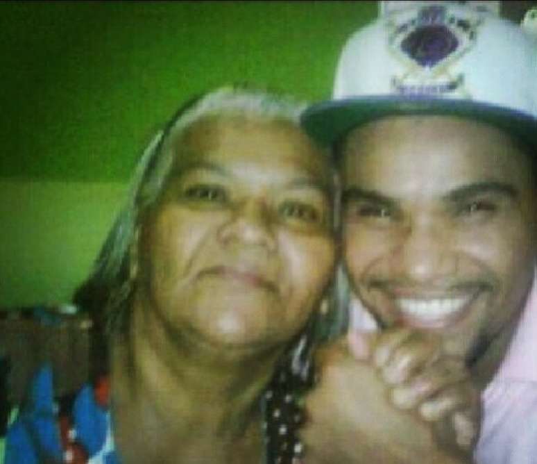 Naldo relembrou a m&atilde;e e postou uma foto ao lado de dona Maria Ivonete no Instagram