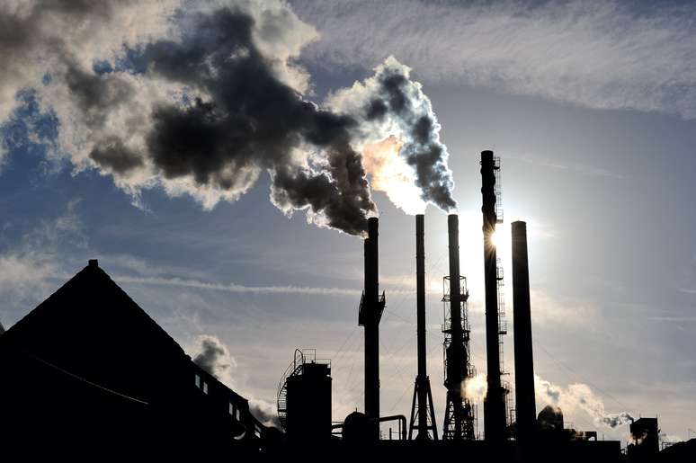 <p>O volume de gases do efeito estufa na atmosfera bateu novo recorde em 2012, de acordo com relatório</p>
