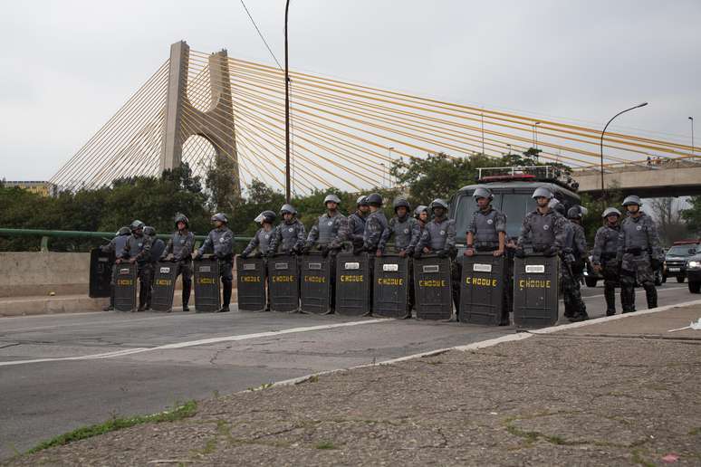 <p>A Tropa de Choque da Polícia Militar em ação no protesto na Marginal Pinheiros </p>