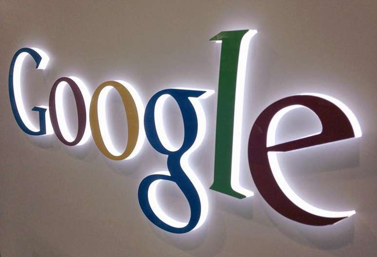 Logotipo do Google é visto em uma loja de eletrônicos em Encinitas, nos EUA. O grupo que detém milhares de patentes que pertenciam à Nortel entrou com sua primeira ação por patente na quinta-feira contra um alvo familiar, o Google, companhia que foi vencida no leilão de falência da Nortel. 11/04/2013