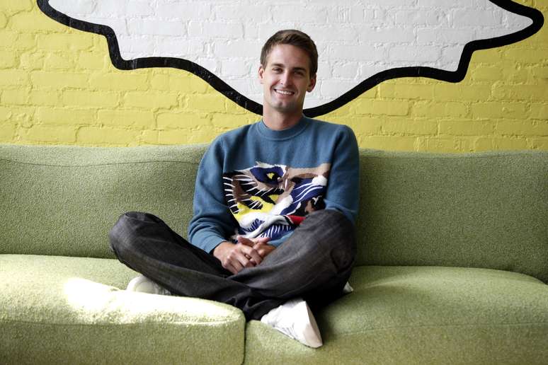 Evan Spiegel saiu da Universidade de Stanford, em 2012, três disciplinas antes da graduação, para trabalhar no Snapchat