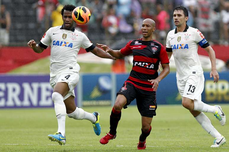 <p>Artilheiro do Vitória, Dinei pode desfalcar o time diante do Flamengo; Cáceres também preocupa</p>