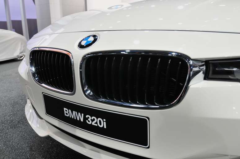 Ainda importado, BMW Série 3 terá opção de motor bicombustível