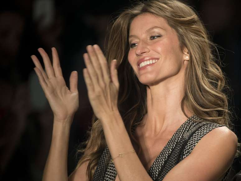 <p>Gisele Bündchen voltou à passarela do SPFW na última edição do evento, desfilando pela Colcci</p>