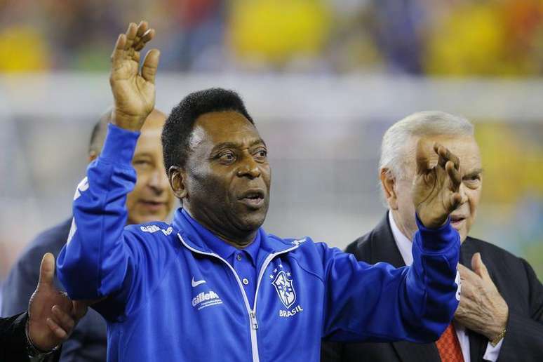 Ex-jogador Pelé antes de amistoso internacional entre Brasil e Portugal em Foxborough, Massachusetts, EUA, 10 de setembro de 2013. Pelé disse nesta segunda-feira acreditar que a "grande surpresa" da seleção brasileira para a Copa do Mundo de 2014 será o sistema defensivo, considerado por ele mais forte do que o ataque, e apontou a Alemanha como candidata ao título. 10/09/2013