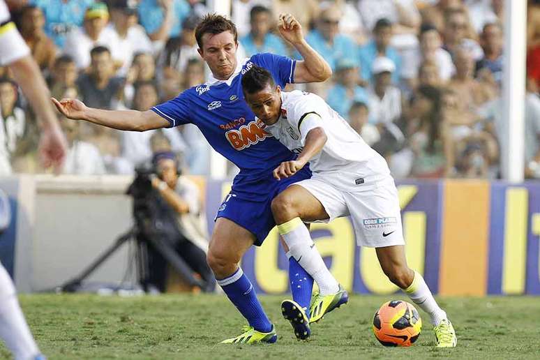 <p>Geuvanio fez a sua primeira partida pelo Santos no Brasileiro; atacante disputou o Campeonato Paulista pelo Penapolense-SP</p>