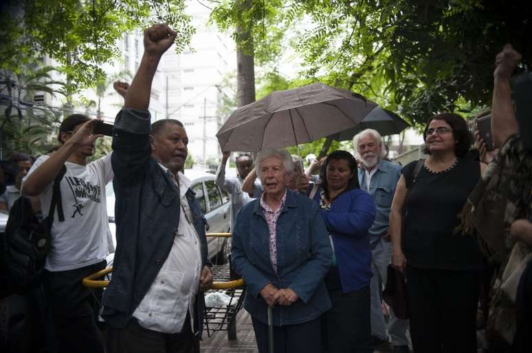 Parentes, amigos e membros da Comiss&atilde;o da Verdade do Estado de S&atilde;o Paulo fazem ato para lembrar a morte de Carlos Marighella