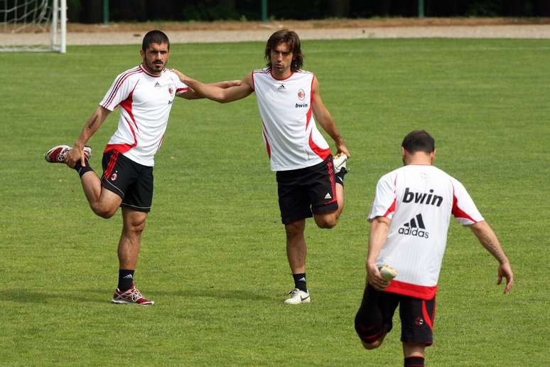 <p>Gattuso e Pirlo atuaram juntos no Milan entre 2001 e 2011</p>