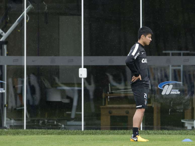 Zizao continua treinando com o Corinthians, mesmo sem entrar nos jogos