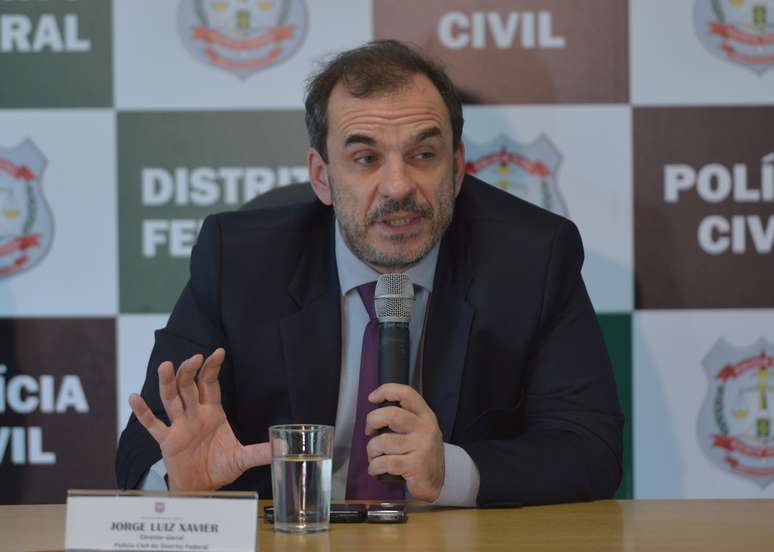O diretor-geral da Polícia Civil do DF, Jorge Luiz Xavier, concede entrevista sobre a investigação