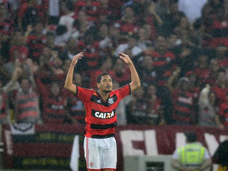 Hernane comemora gol de empate do Flamengo
