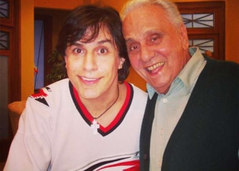 Humorista Tom Cavalcanti postou foto ao lado do amigo, e lamentou a morte de Jo&atilde;o D&oacute;ria