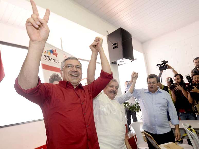 <p>Padilha participou da votação ao lado do ex-presidente Lula</p>