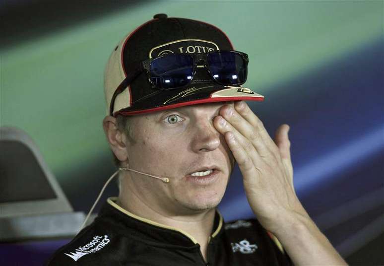 O piloto Kimi Raikkonen, da Finlândia, durante coletiva de imprensa no mês passado, em Nova Déli. O piloto vai realizar uma cirurgia nas costas na próxima semana e não participará das duas últimas corridas da temporada. 24/10/2013