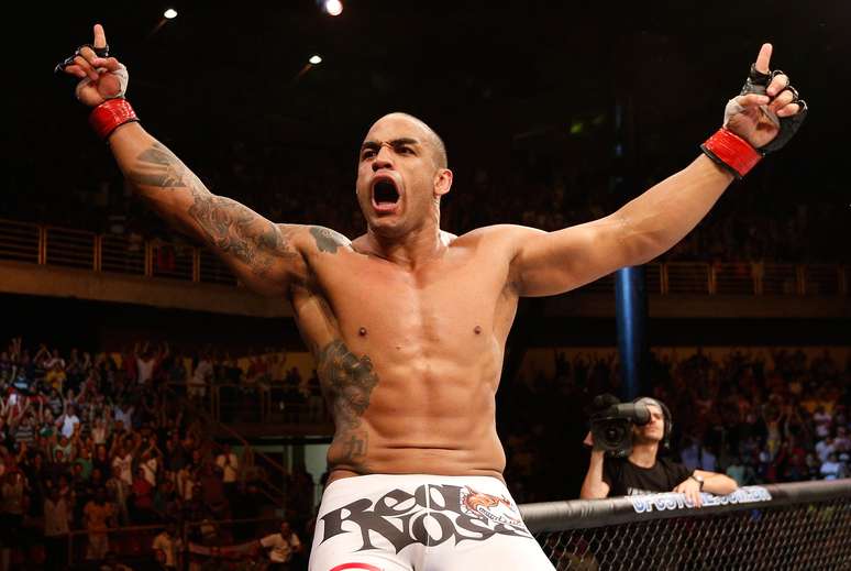 <p>Rafael Feijão devolveu o ânimo ao público após derrotas seguidas de brasileiros no UFC Fight Night 32, em Goiânia</p>