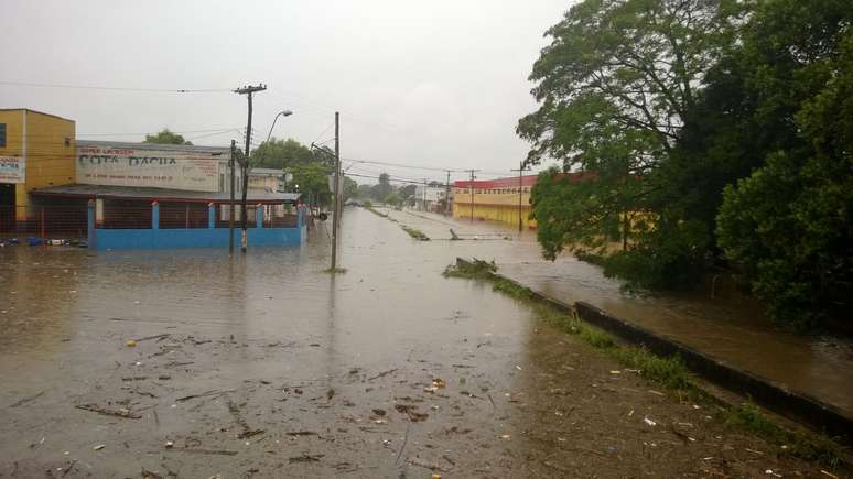 Moradores do Sarandi reclamam de seguidas enchentes neste ano