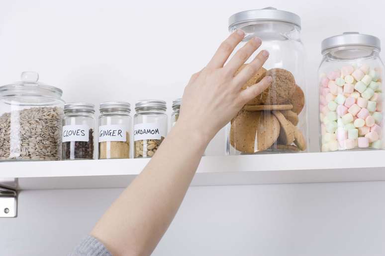 <p>O ambiente, a luz, o som e até mesmo a disposição dos alimentos pode estimular os exageros alimentares</p>