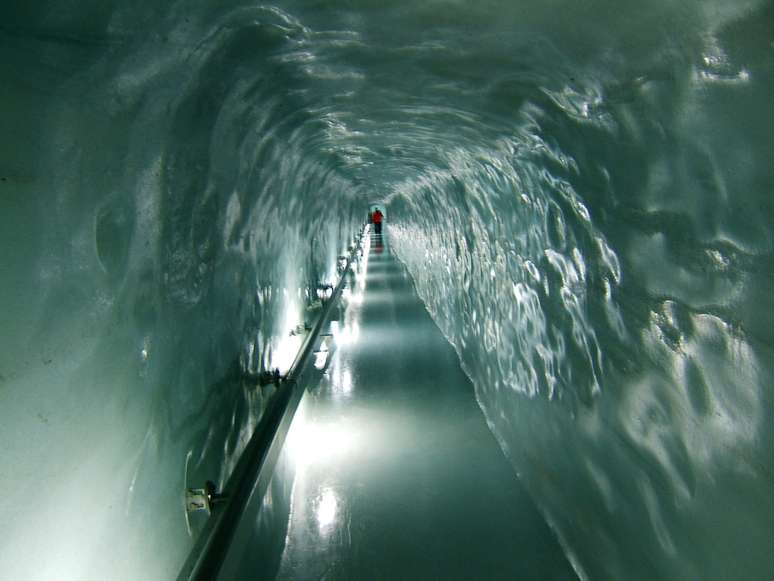 O Túnel de Gelo de Junfraujoch, na Suíça, fica no ponto mais alto da Europa