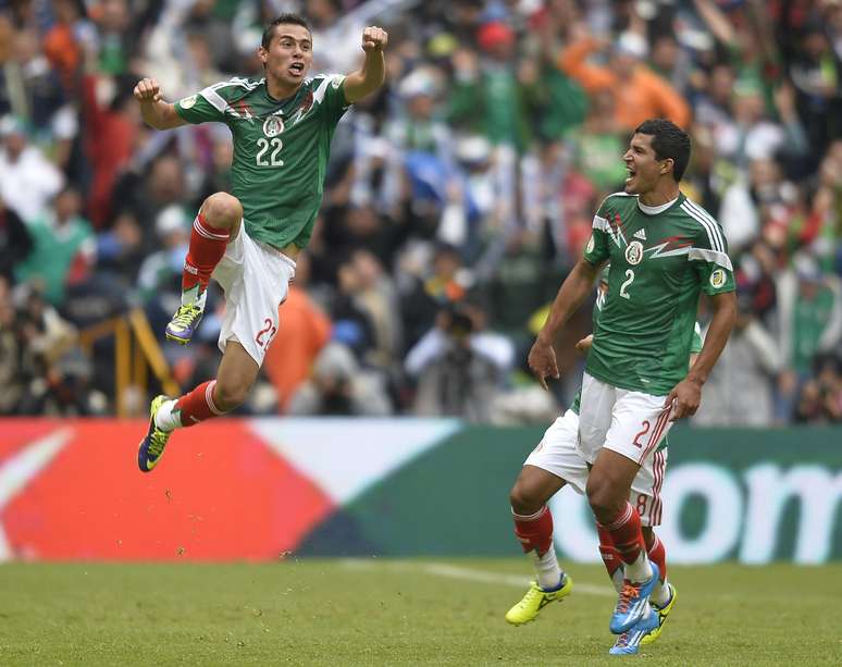 Aguilar comemora gol do México em goleada sobre a Nova Zelândia na repescagem à Copa do Mundo de 2014