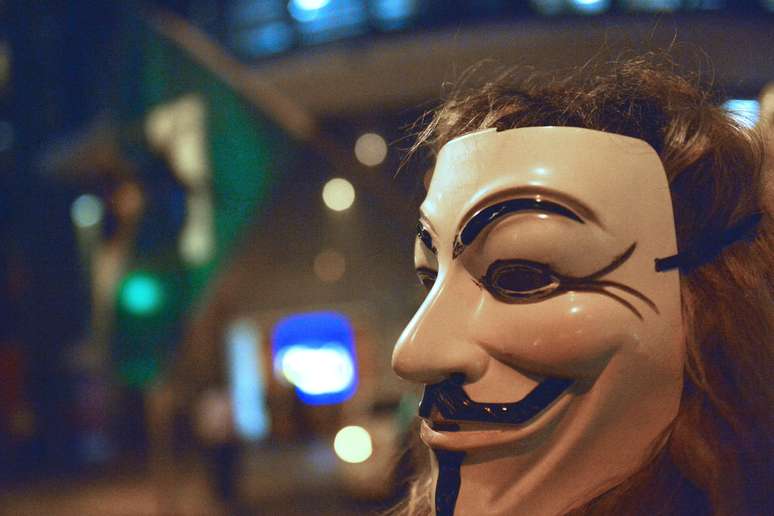 <p>Anonymous explicou que o ataque era para "vingar" a morte de Rémi Fraisse por parte da polícia francesa</p>